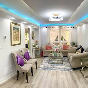 Super Luxury Family - 3 Bedrooms, 1 Full Bathroom And 1 Half Washroom With Free Parking, Wifi, Netflix Toronto